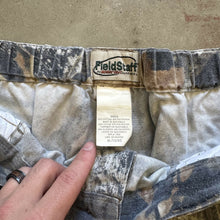 Load image into Gallery viewer, 2000’s Mossy Oak Breakup Camo Shorts (XL)
