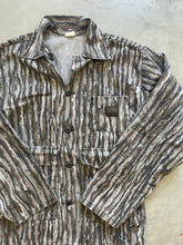 Load image into Gallery viewer, Vintage Liberty Realtree Camo 3-Pocket Button Up Shirt (M)