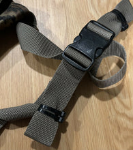 Load image into Gallery viewer, Vintage Mossy Oak Arrow Quiver