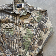 Load image into Gallery viewer, Vintage Realtree Camo Chamois Shirt (M)