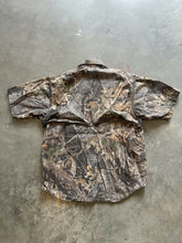 Load image into Gallery viewer, Vintage Columbia Mossy Oak Breakup Camo Hackberry Rod &amp; Gun Shirt (M)
