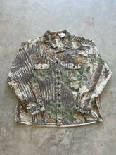 Load image into Gallery viewer, Vintage Walls Realtree Camo Button Up Shirt (2XL)