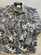 Load image into Gallery viewer, Vintage Mossy Oak Treestand Camo Chamois Shirt (L)