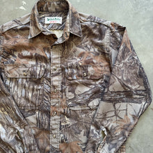 Load image into Gallery viewer, Vintage Realtree Camo Button Up Shirt (L)