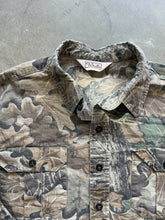 Load image into Gallery viewer, Vintage Realtree Advantage Camo Button Up Shirt (L)