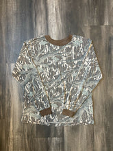 Load image into Gallery viewer, Vintage Mossy Oak Treestand Camo Long Sleeve Shirt (M)