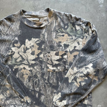 Load image into Gallery viewer, Vintage Mossy Oak Breakup Camo Long Sleeve Shirt (L)