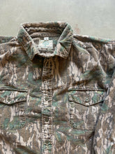 Load image into Gallery viewer, Vintage Mossy Oak Greenleaf Camo Chamois Shirt (L)