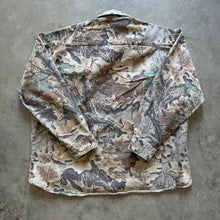 Load image into Gallery viewer, Vintage Walls Realtree Advantage Camo Button Up Shirt (2XL)