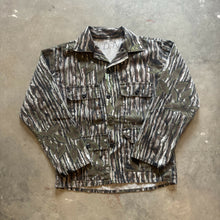 Load image into Gallery viewer, Vintage Realtree Camo Shacket (S/M)