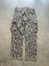Load image into Gallery viewer, Vintage Mossy Oak Bottomland Pants (XL)