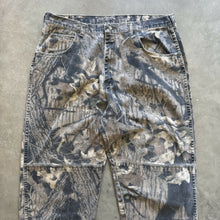 Load image into Gallery viewer, Vintage Denim Mossy Oak Breakup Camo Pants (L)