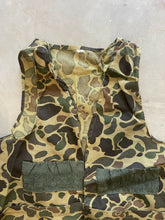 Load image into Gallery viewer, Vintage Duck Camo Bird Hunting Vest (L)