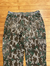 Load image into Gallery viewer, Vintage MossyOak Green Leaf Camo Adjustable Waist Pants (32-36”x31.5”)