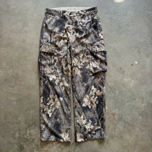 Load image into Gallery viewer, Vintage L.L. Bean Mossy Oak Breakup Camo Pants (L)