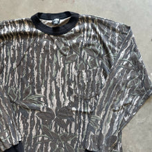 Load image into Gallery viewer, Vintage Realtree Camo Shirt (L)