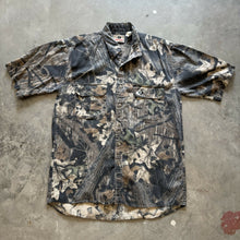 Load image into Gallery viewer, Vintage Mossy Oak Breakup Camo Short Sleeve Button-Up Shirt (L)