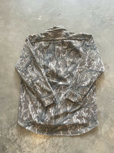 Load image into Gallery viewer, Vintage Mossy Oak Treestand Camo Chamois Shirt (L)