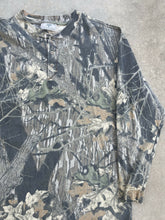 Load image into Gallery viewer, Vintage MossyOak Breakup Camo Henley (XL)