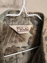 Load image into Gallery viewer, Vintage Walls Realtree Button Down