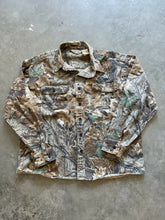 Load image into Gallery viewer, Vintage Walls Realtree Advantage Camo Button Up Shirt (XL)