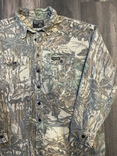 Load image into Gallery viewer, 1990’s Rattlers Brand Realtree Camo Chamois Shirt (XL)