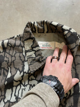 Load image into Gallery viewer, Vintage Trebark Camo Chamois Jacket (L)