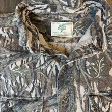 Load image into Gallery viewer, 1990’s Mossy Oak Treestand Camo Chamois Shirt (M)