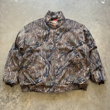 Load image into Gallery viewer, Vintage Reversible Mossy Oak Treestand Camo Jacket (2XL)