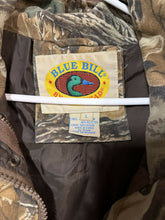 Load image into Gallery viewer, Size L Vintage 6 pocket Blue Bill Realtree Advantage coat