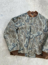 Load image into Gallery viewer, Vintage Mossy Oak Treestand Insulated Bomber Jacket (L)