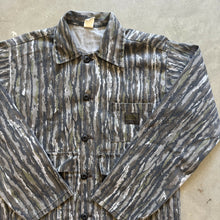 Load image into Gallery viewer, Vintage Realtree Camo Button-Up Shirt (M)
