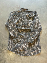 Load image into Gallery viewer, Vintage Mossy Oak Treestand Camo Chamois Shirt (M)