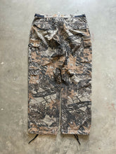 Load image into Gallery viewer, Vintage Redhead Realtree Camo Adjustable Waist Pants (L)