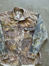 Load image into Gallery viewer, 2000’s Mossy Oak Breakup Camo Faded Button Up Shirt (L)