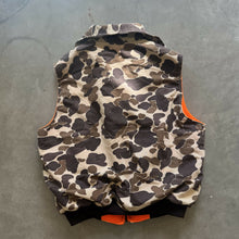 Load image into Gallery viewer, Vintage Duck Camo Reversible Vest (L)