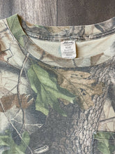 Load image into Gallery viewer, Vintage Realtree Hardwoods Camo T-Shirt (2XL)