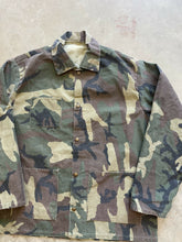 Load image into Gallery viewer, Vintage Woodland Camo Shacket (L)
