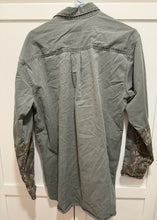 Load image into Gallery viewer, Mossy Oak Treestand Companions Button Down (L)
