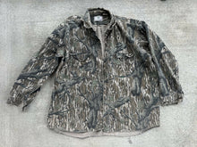 Load image into Gallery viewer, Vintage Mossy Oak Treestand button down