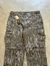 Load image into Gallery viewer, Vintage Realtree Camo Pants (XL)