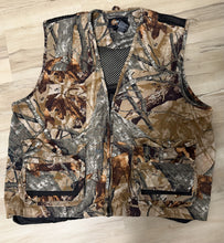 Load image into Gallery viewer, Camo dove vest