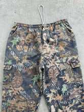 Load image into Gallery viewer, Vintage Jerzees Forest Floor Camo Cargo Sweatpants (3XL)