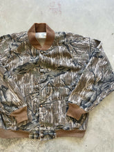 Load image into Gallery viewer, Vintage Mossy Oak Treestand Camo Bomber Jacket (L)