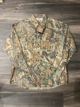 Load image into Gallery viewer, Vintage Realtree Advantage Camo Button Up Shirt (L)