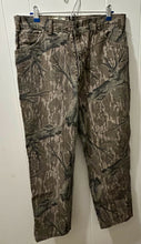 Load image into Gallery viewer, RARE Vintage Cabela's Mossy Oak Treestand Denim Pants 32