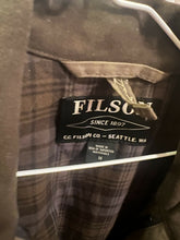 Load image into Gallery viewer, Filson Waxed jacket (M)
