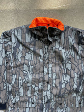 Load image into Gallery viewer, Vintage Winchester Treebark Camo Reversible Puff Jacket (M/L)