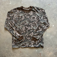 Load image into Gallery viewer, Vintage Mossy Oak Treestand Camo Long Sleeve Shirt (S)