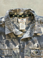 Load image into Gallery viewer, Vintage Mossy Oak Breakup Camo Chamois Shirt (XL)
